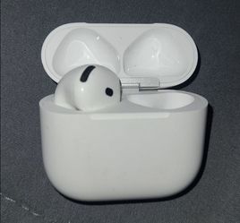 1 Apple airpod 4 and case