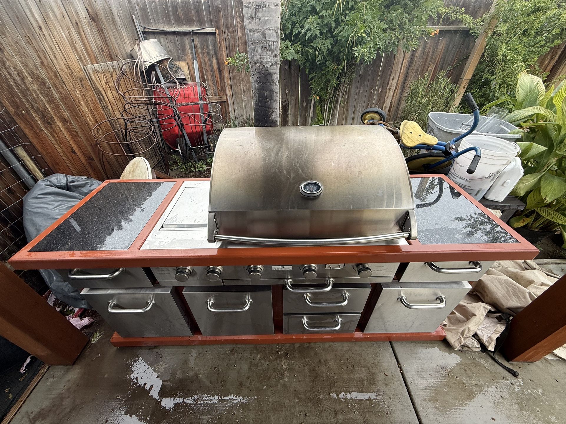 Grill With Granite Tops Lots Of Storage