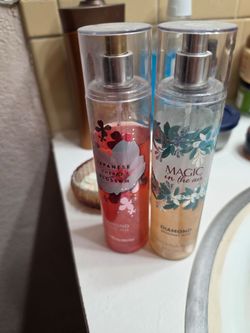 2 Bath and Body Works Diamond shimmer mist perfume spray with glitter. Pickup East side,Cash Only (1 3/4 full- 1 little more than half)
2 sprays de p