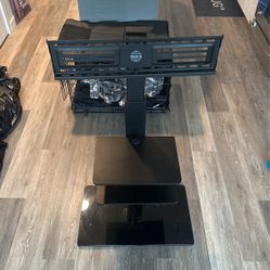 Full Swivel Tv Mount Up To 65in