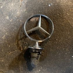 Mercedes Benzs Sign
