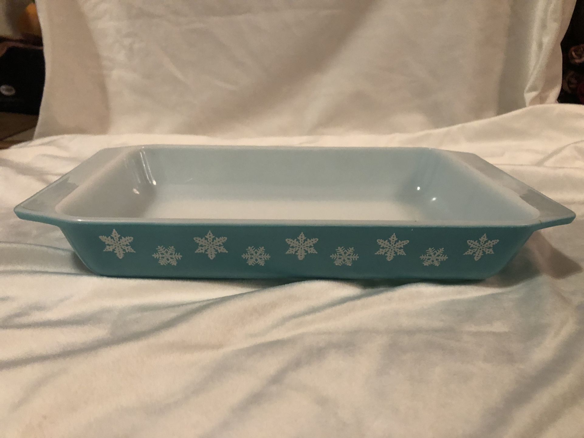 Vintage Pyrex Turquoise Snowflake Space Saver Casserole 548 B 1 1/4 Qt