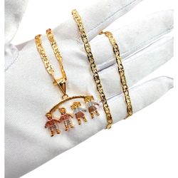 Dije niños y niñas👩‍❤️‍💋‍👩👨‍❤️‍👨oro laminado 14k/gold plated
