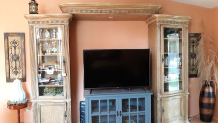 Entertainment center