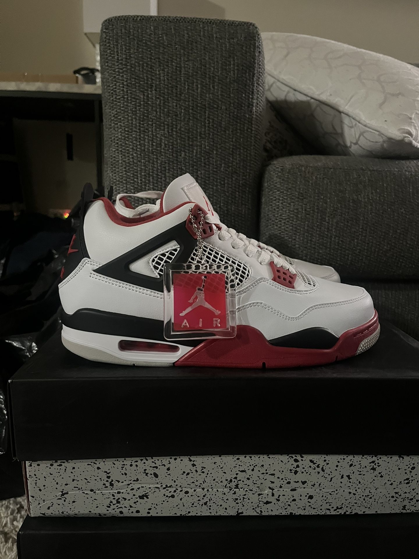 Jordan 4 Fire Red