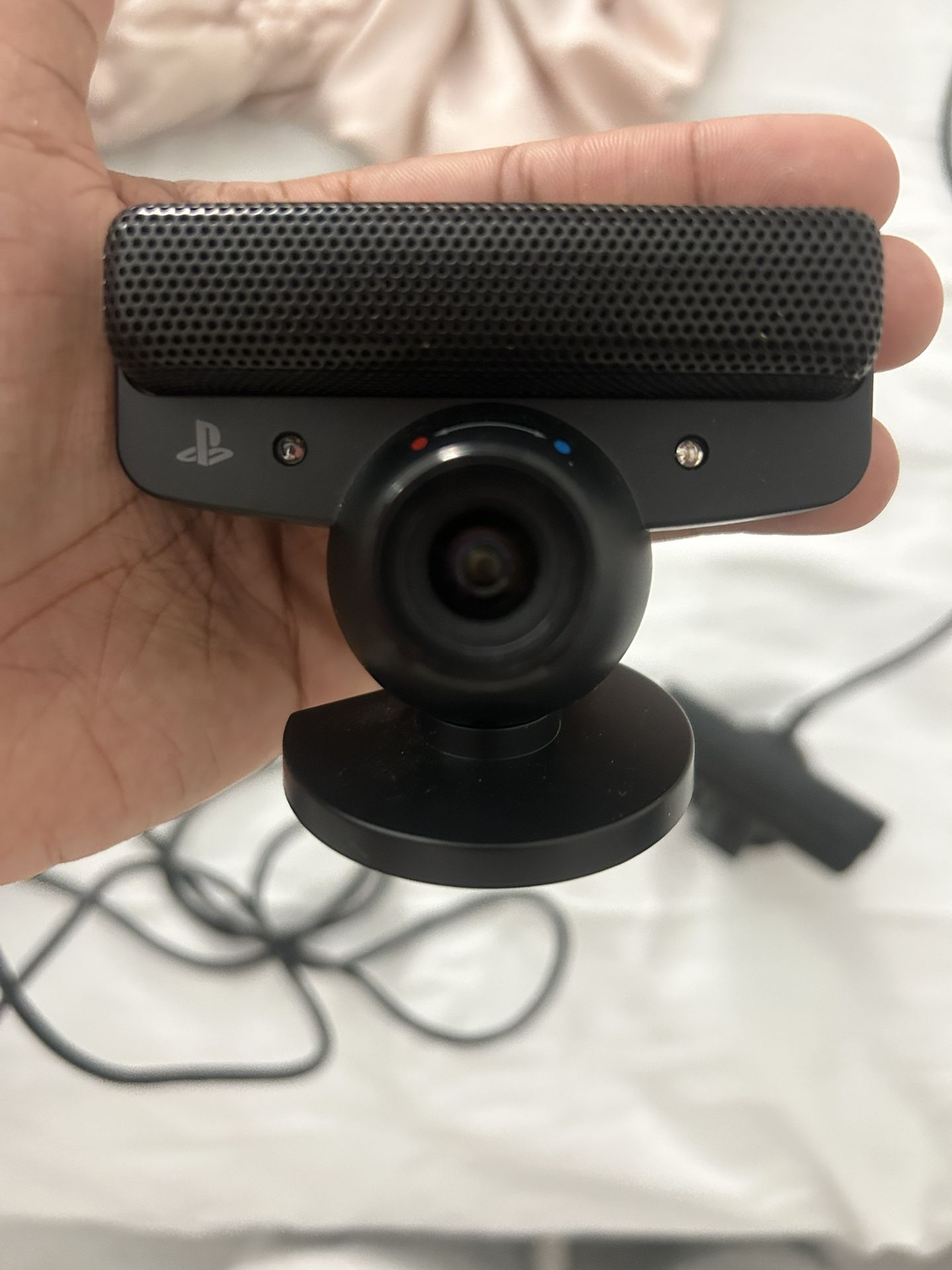 2 PlayStation Eye camera. for the PlayStation 3 console.