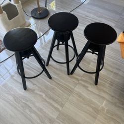Black barstools 