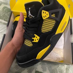 Jordan 4 yellow thunders