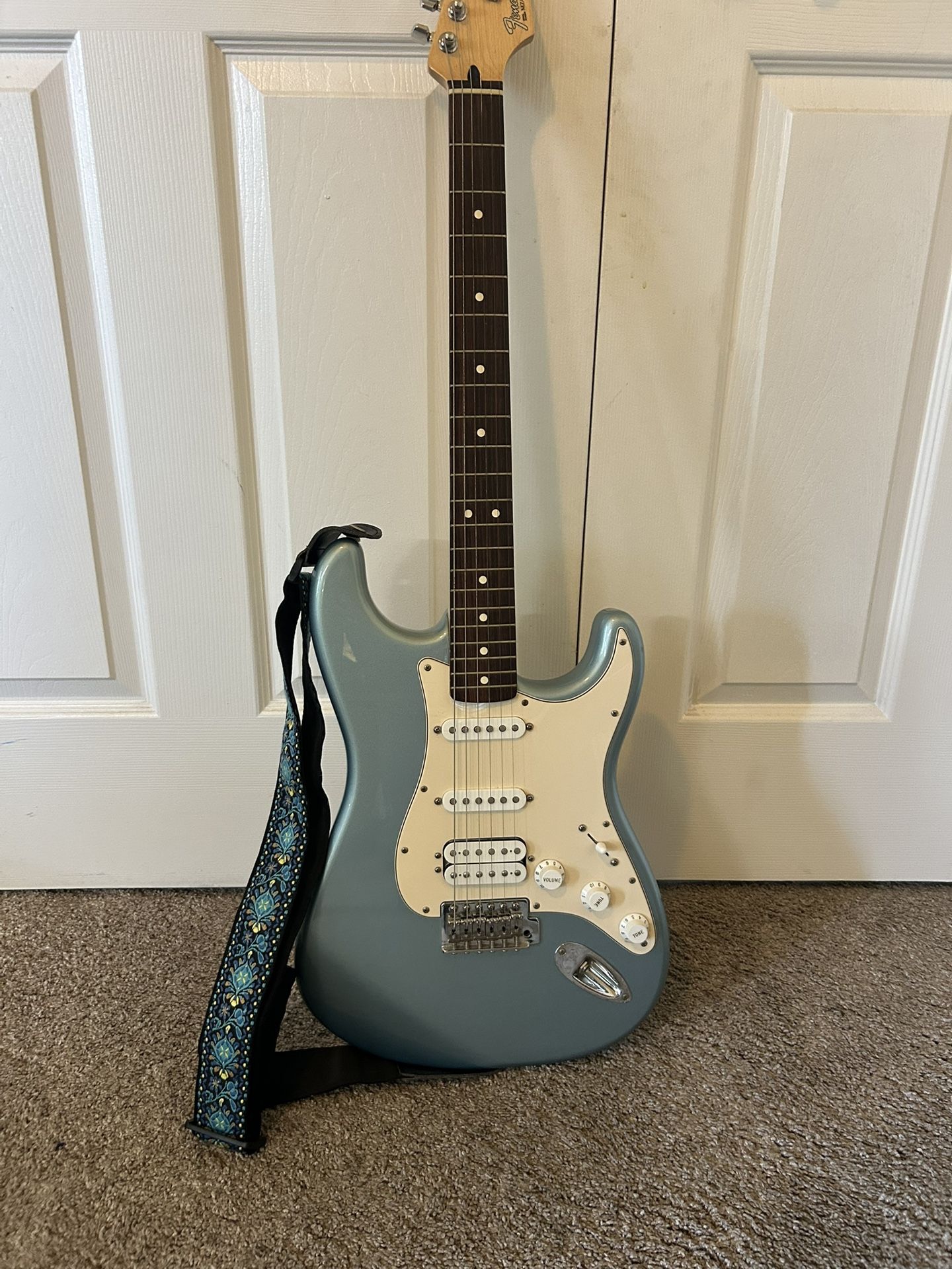 FENDER STRATOCASTER