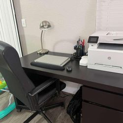 Desk With Chair 