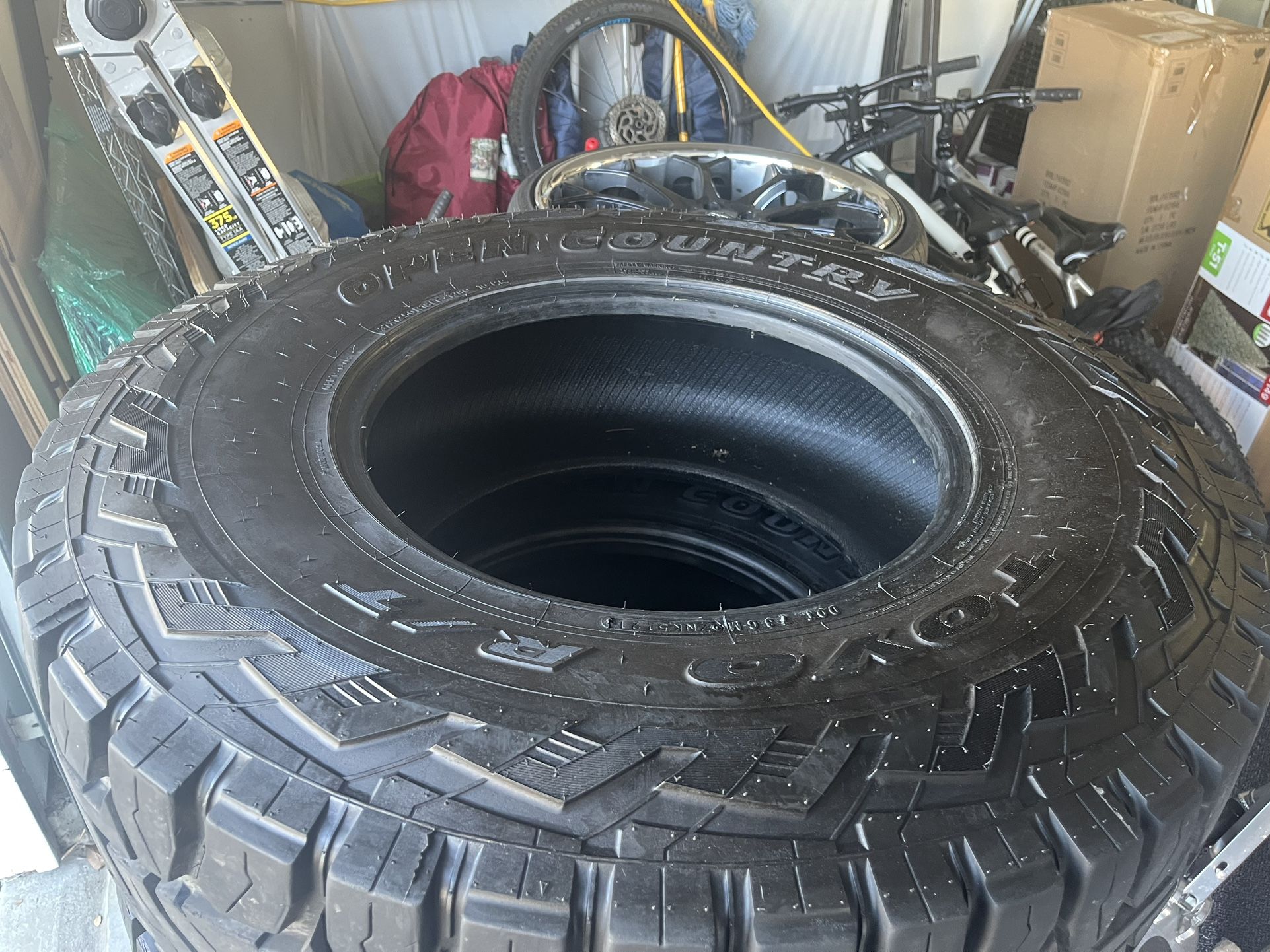Toyo Open Country 35” 12.50x18. RT