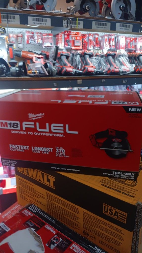 Best SellerECHO20 in. 490cc Gas 2 Stroke Cycle Chainsaw