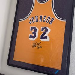 Magic Johnson signed jersey