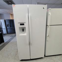 GE Side‑by‑Side Fridge – White, Ice & Water Dispenser
