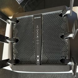 Netgear Nighthawk R8000 Tri-Band Wi-Fi Router (AC3200) 