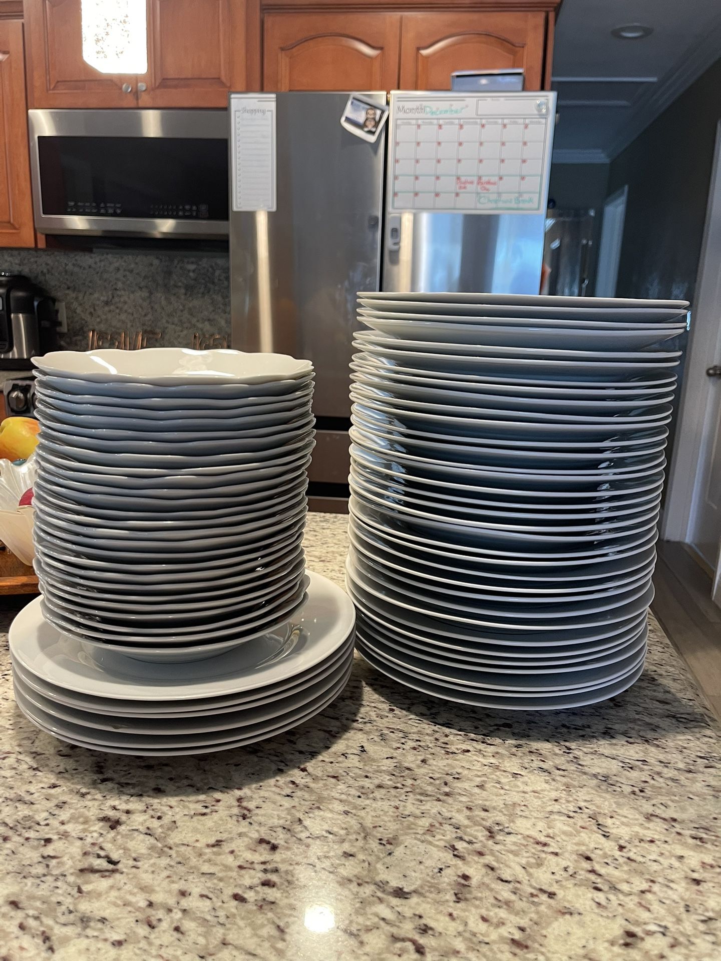 66 Pieces Set Of Off White Ceramic Plates