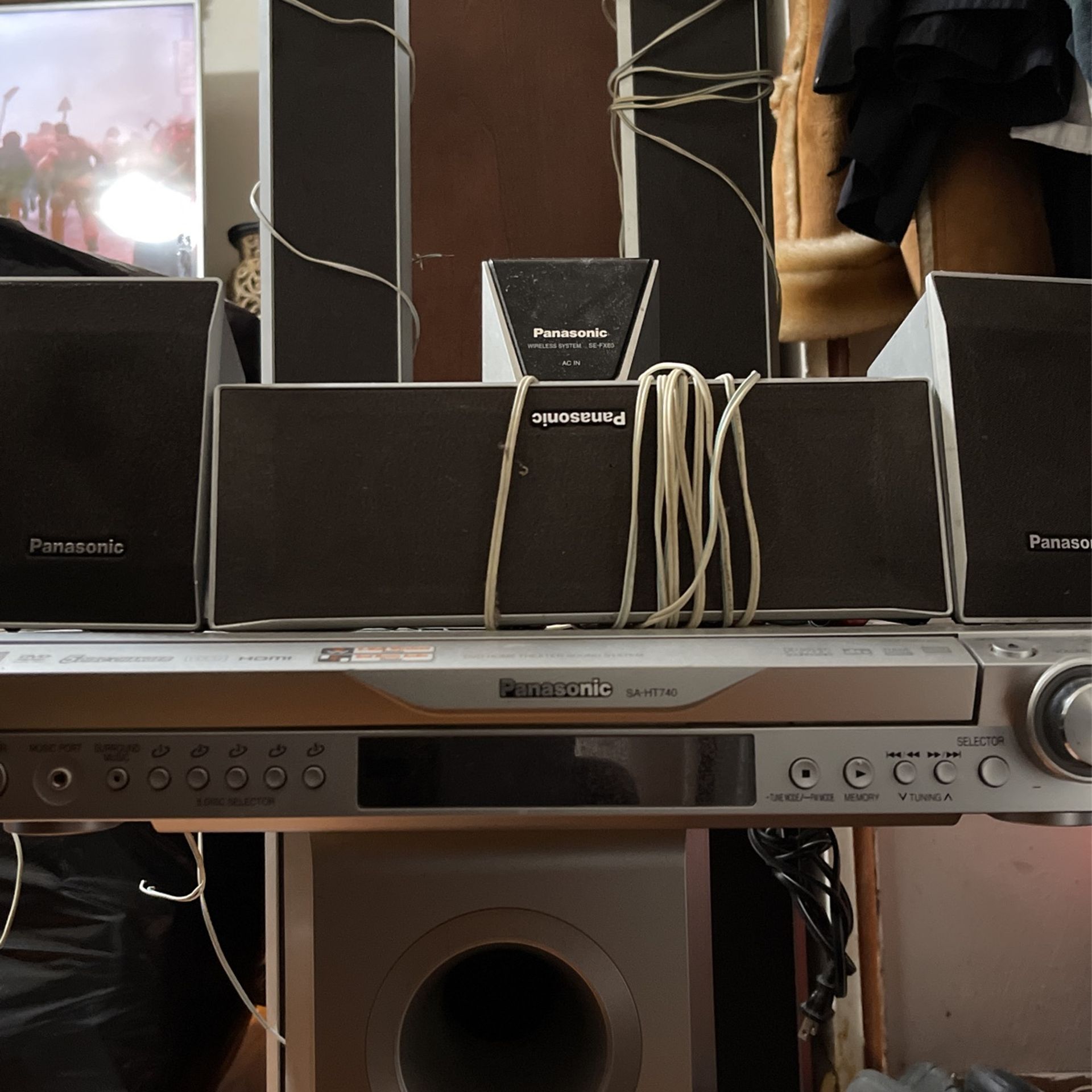 Panasonic 5 Disc CD/DVD Player W/ Surround Speakers