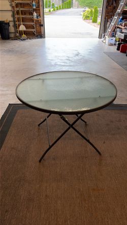 2 foldable glass tables