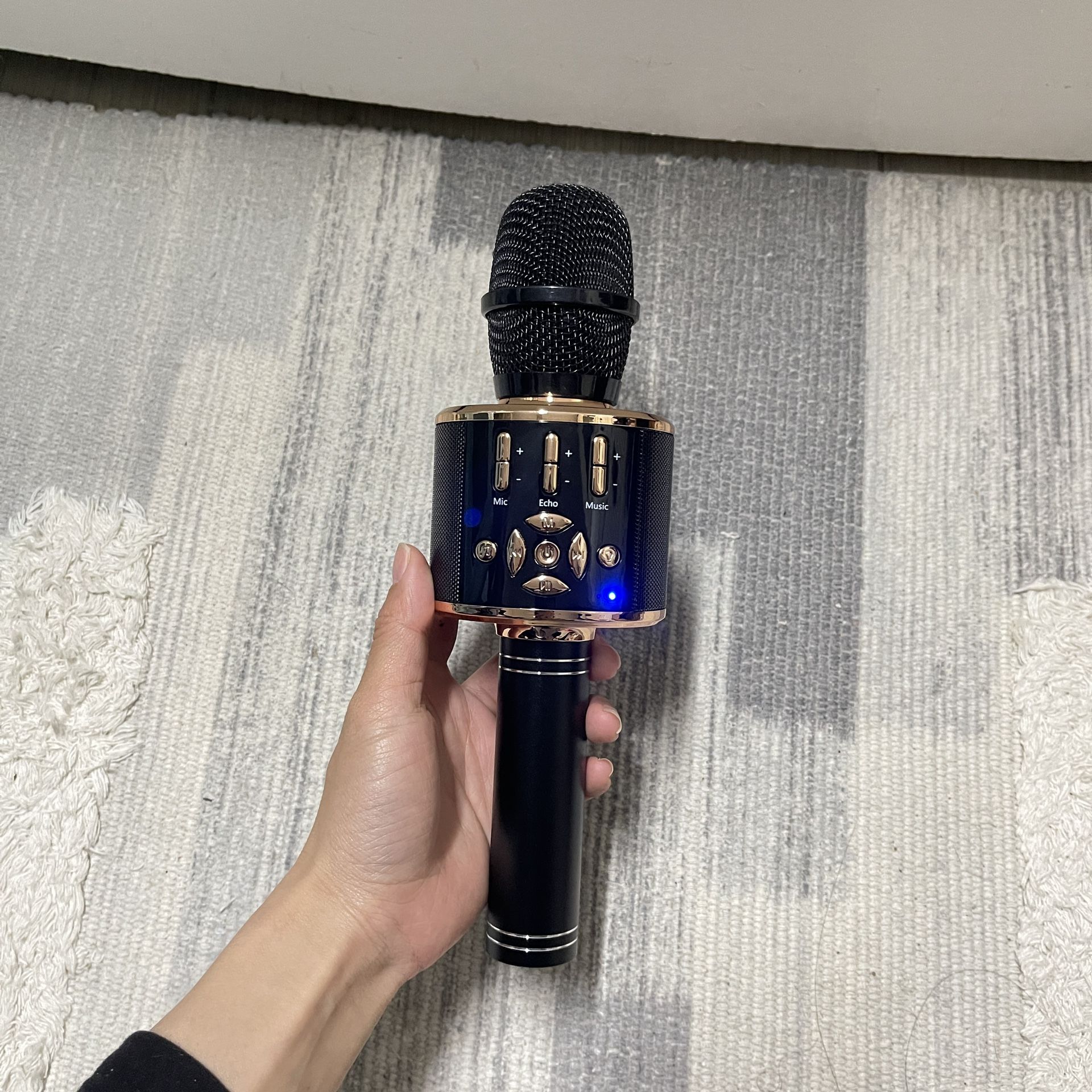 Wireless Karaoke Microphone With LED Lighs