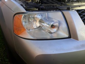 Headlight restoration/ car wax/shine