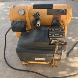 DeWalt D55153 - 4 Gallon Air Compressor