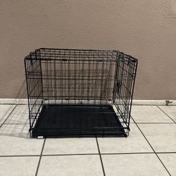 MEDIUM DOG CRATE (L24” x W17” x H19”) IN GREAT CONDITION 