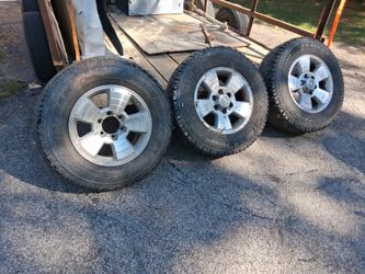 3 toyota tundra wheels 6/5.5 tires are trash one is missing center cap