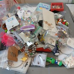 5.6 Pounds Jewelry  Whats On The Table Is In Bin https://offerup.com/redirect/?o=NDAuMDAucGx1cw== Shipping