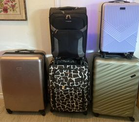 ROLLING SUITCASES **SELLING ALL TOGETHER **