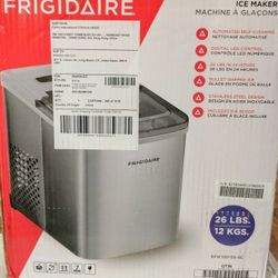 Frigidaire Counter Top Ice Maker ( 26lbs )