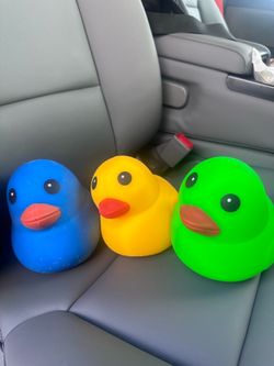 SUNNY DAYS SQUEEZY DUCK