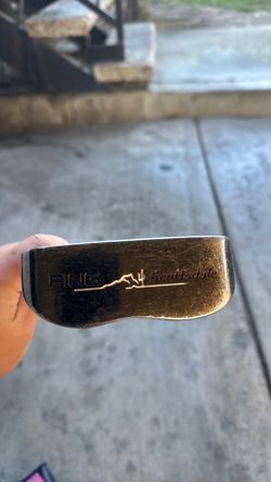 LEFT HAND PUTTER