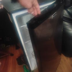 Magic Chef 4.4 cu. ft. Mini Fridge - 