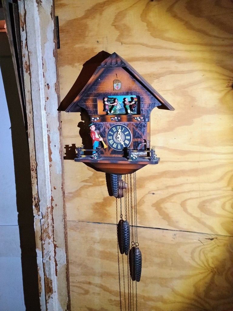 E. Schmeckenbecher West Germany Cuckoo Clock