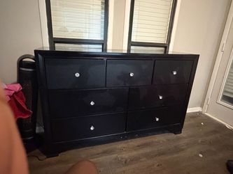 Black 7-Drawer Dresser with Crystal Knobs