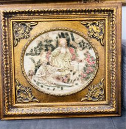 Cuadro antiguo con relieve en porcelana bisque de estilo italiano