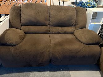 Reclining sofa and loveseat