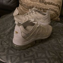 White Vapor Max Plus NOT POPPED Read Description