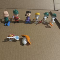 Set of 6 Kinder Ferraro Suprise Figures 1 Charlie Brown 3 Snoopy 1 Patty 1 Linus