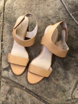 Size 9.5 simple Vera sandals