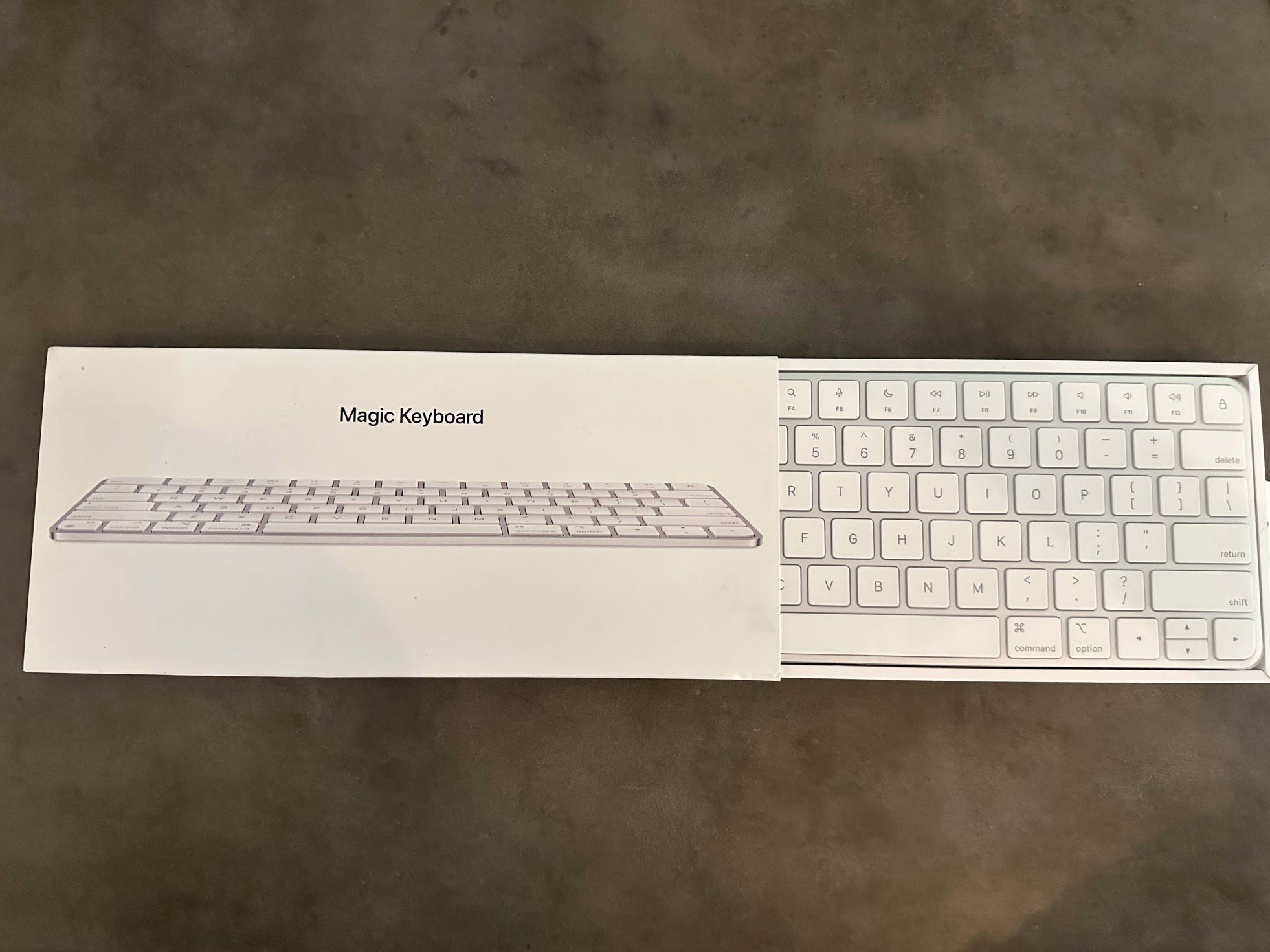 Apple Magic Keyboard WIRELESS