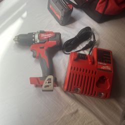 Miliwaukee Cordless M18 Brushless Drill/Driver Set