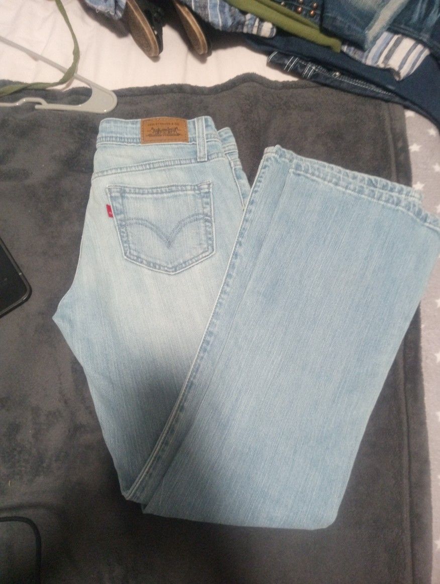 Levi's 518 Super low size 3s