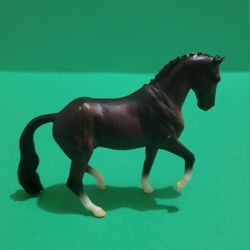 Breyer Stablemate - dark bay Warmblood, 2021 TSC Mystery Horse Surprise Series 3.