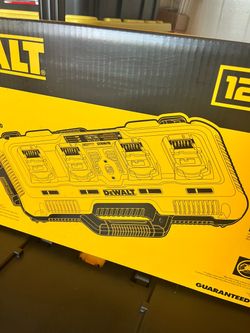 DEWALT DCB104 4-Port Fast Charger
