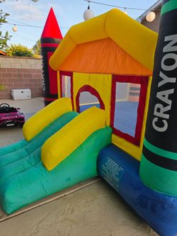 Kids bounce house