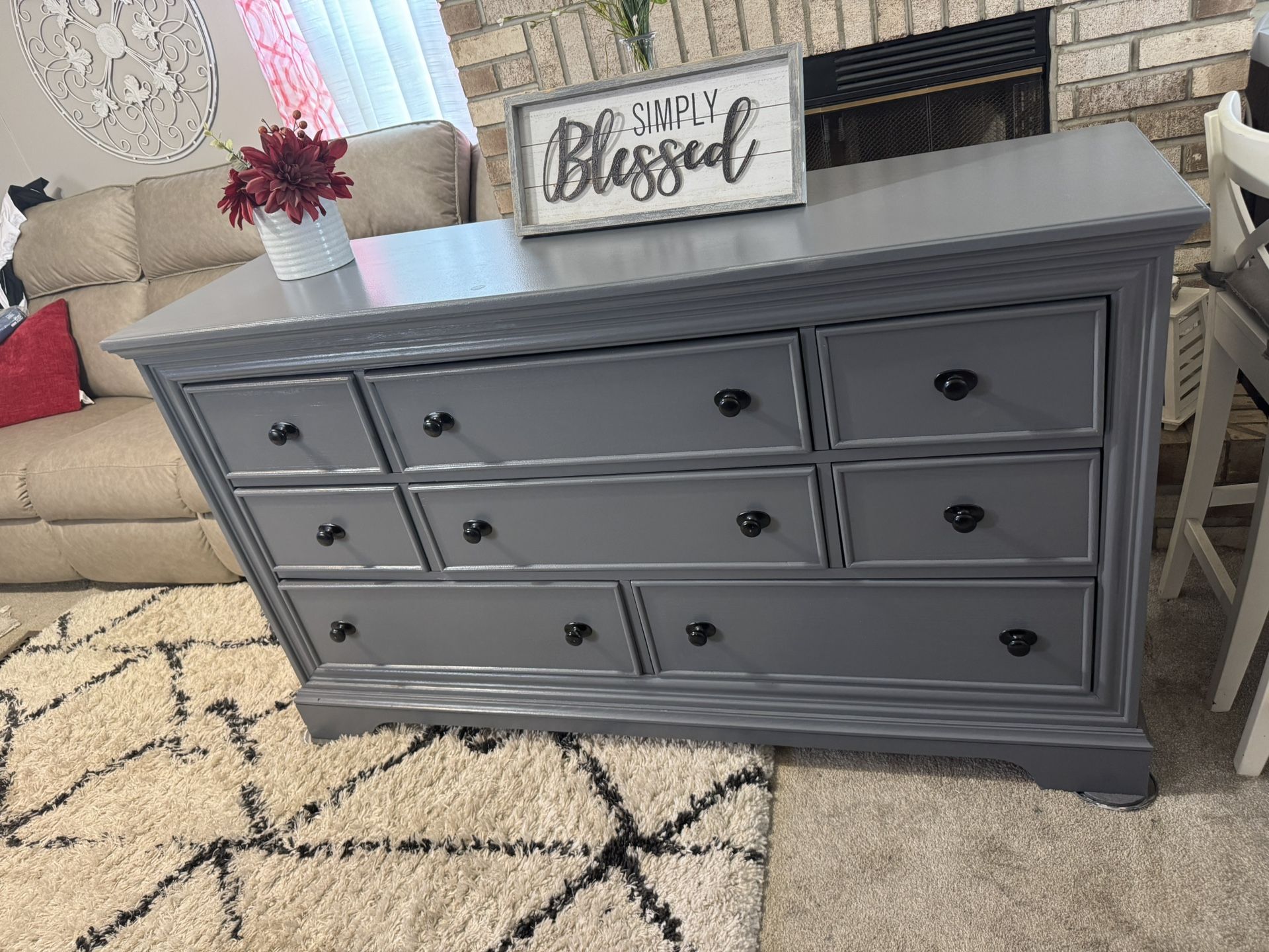 ✨✨BEAUTIFUL GRAY LONG 8 DRAWER DRESSER BY LIBERTY FURNITURE ✨✨
