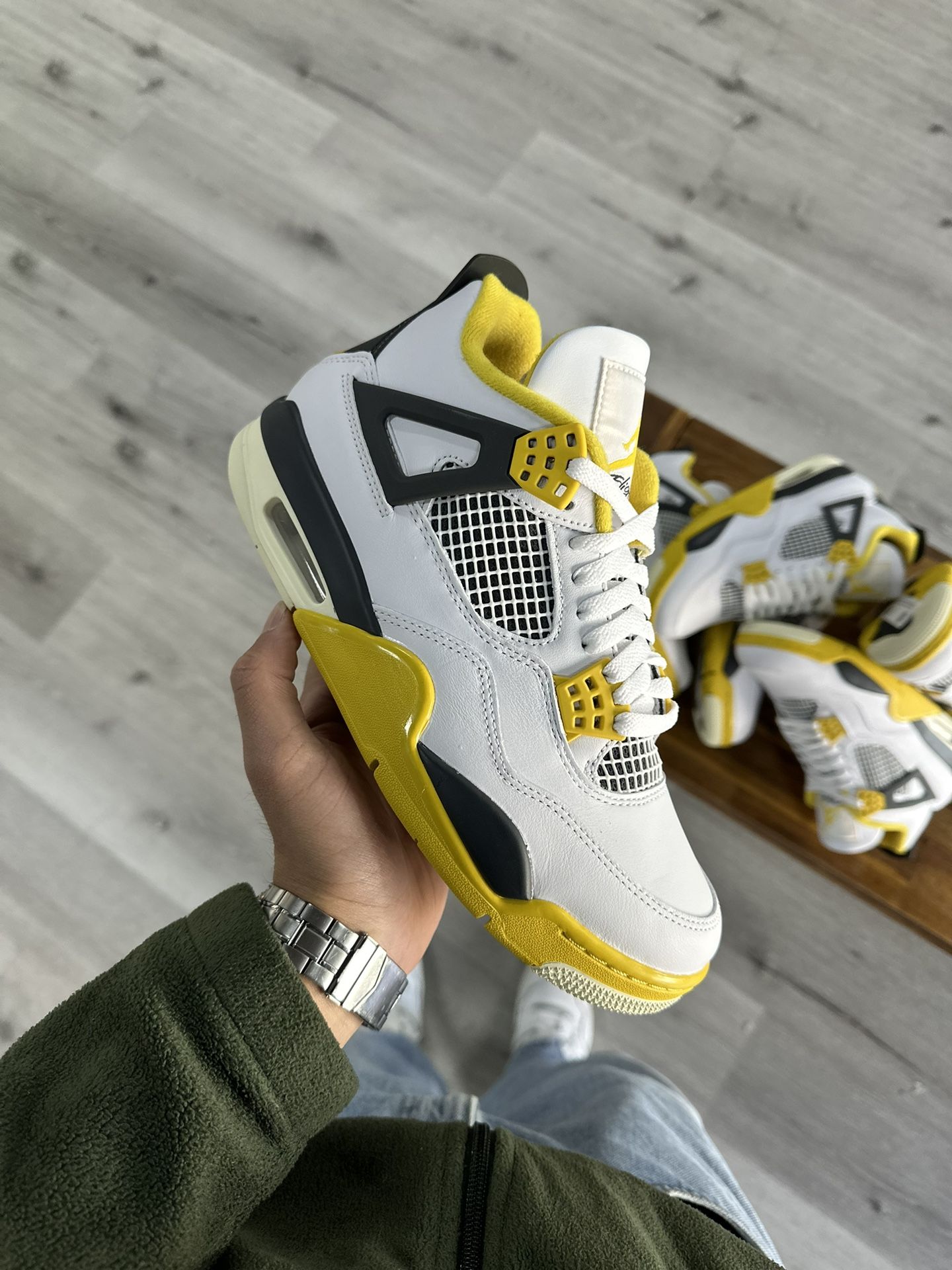 Jordan 4 “Vivid Sulfur”