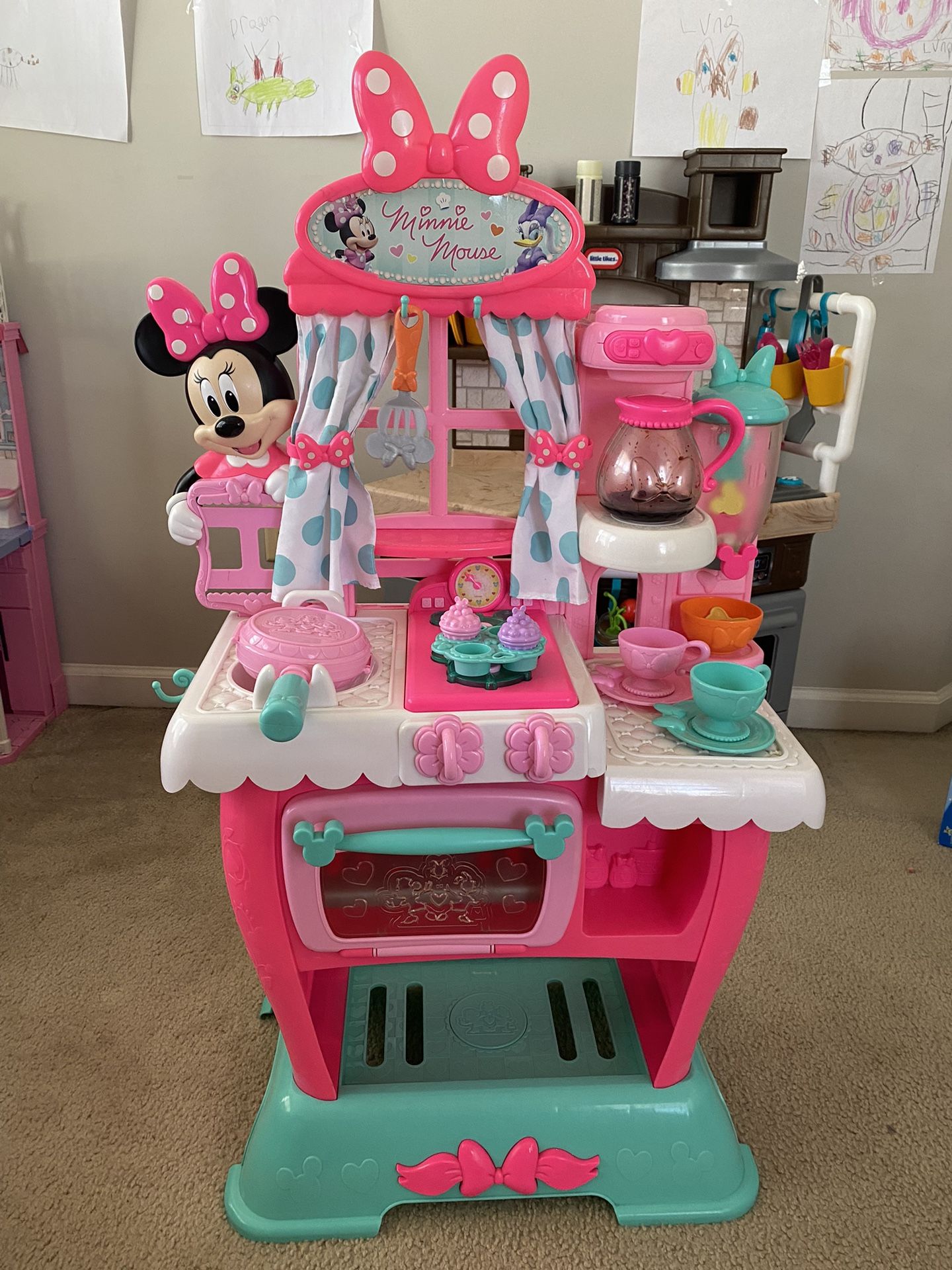 Minnie’s Happy Helpers Brunch Cafe