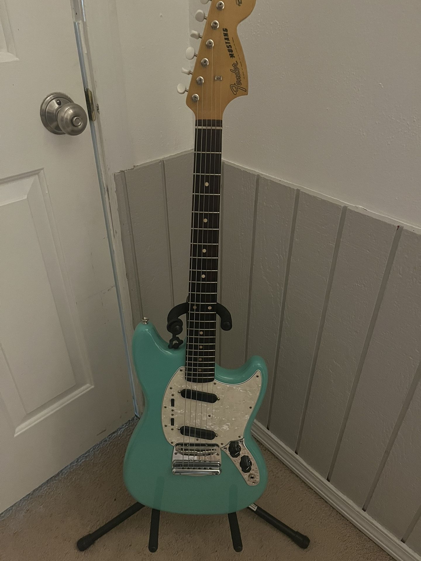 Fender Mustang Vintera II 60s Competition Electric Guitar